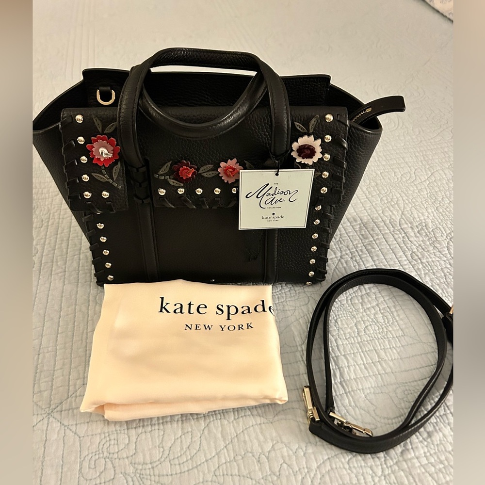 Kate Spade New York x Madison Ave. Collection Daniels Drive Small Abigail flower